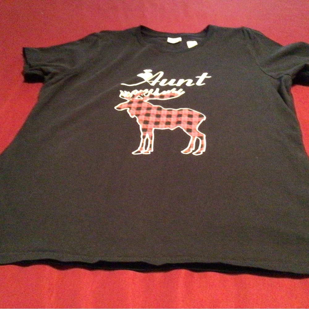 Black Reindeer Themed Tee Shirt for an Aunt